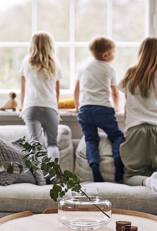Nordic-nest-children-on-sofa800x800